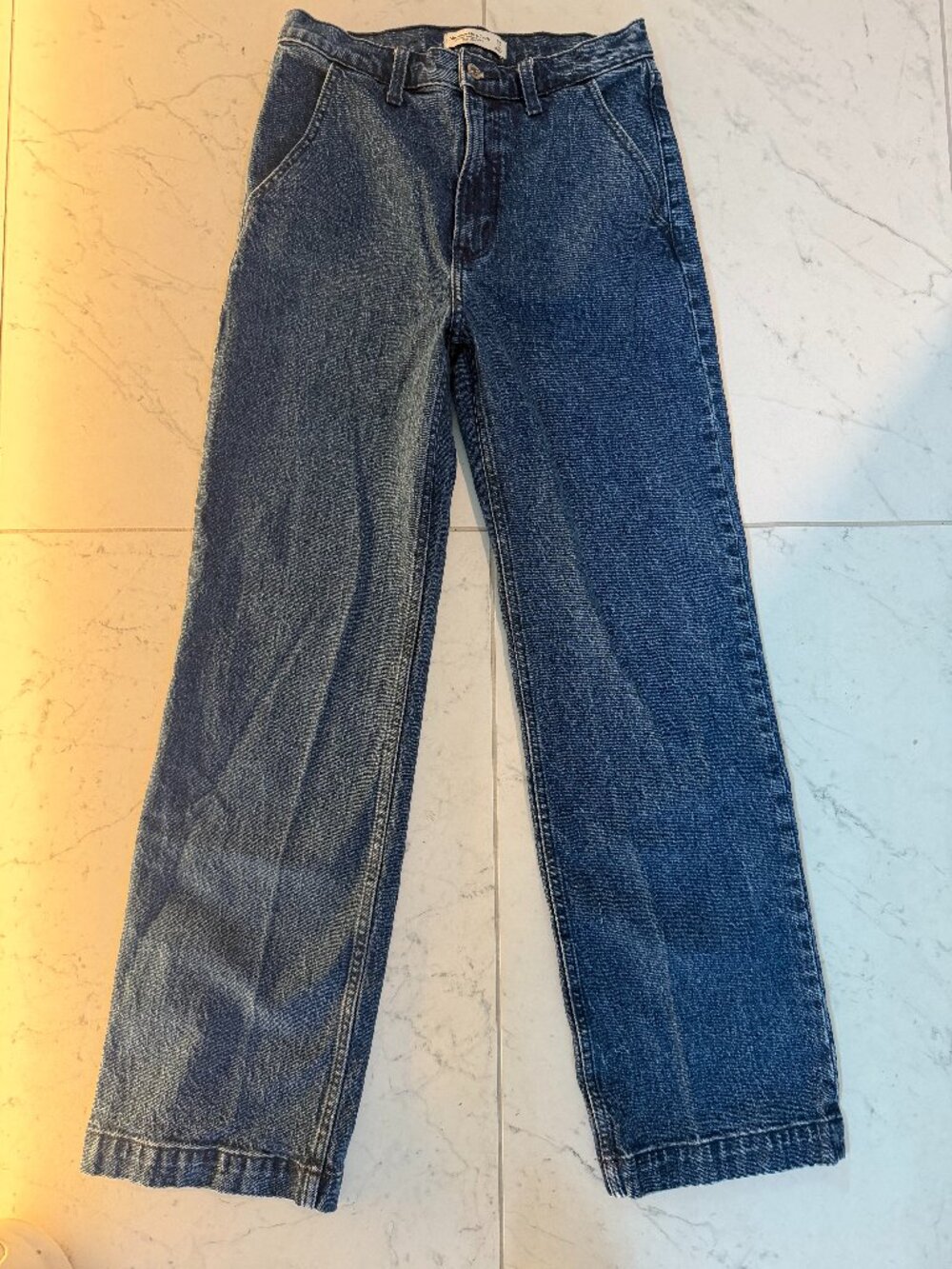 Abercrombie High Rise 90s Relaxed Jean - size 27 - Picture 2 of 4